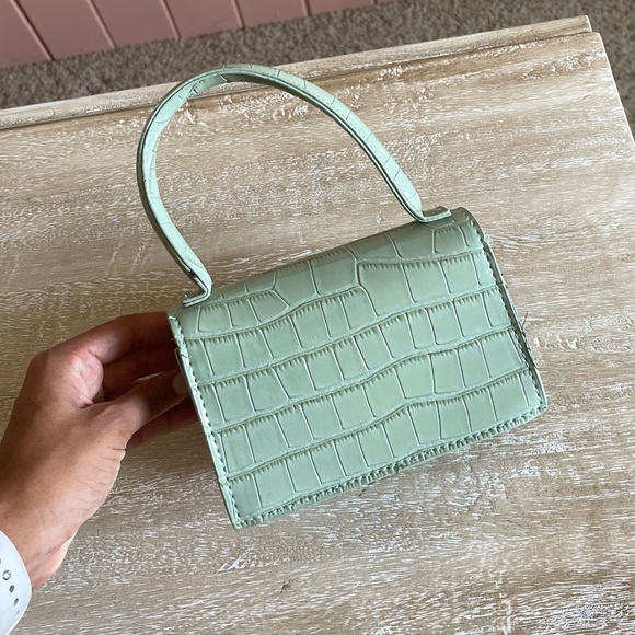 Mini Green Crocodile Purse - Picture 4 of 4